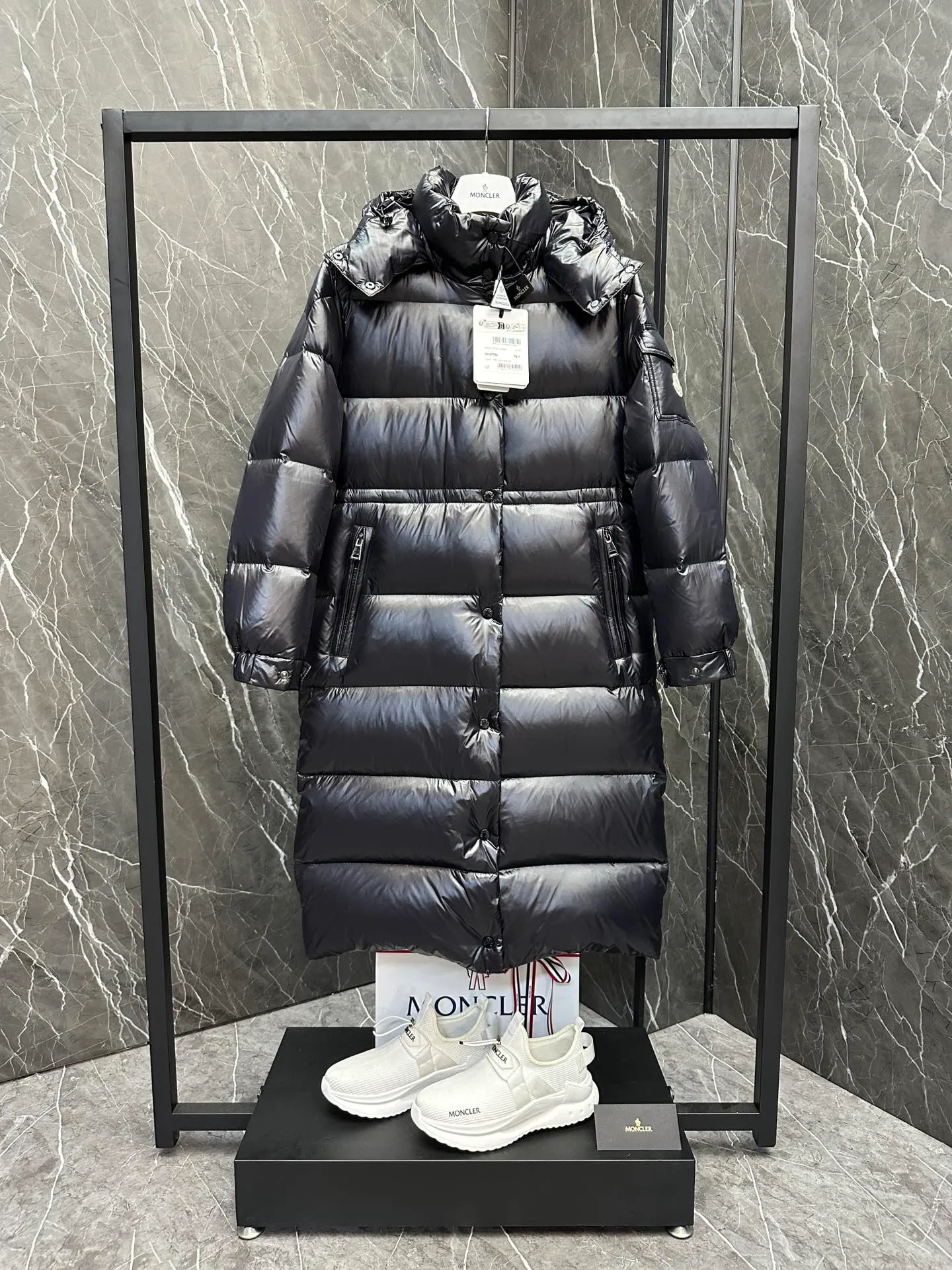 ⬆️Moncler Cavettaz .480 ❗️❗️❗️ . .Premium . . Cavettaz nylon laqué ， 。 Cavettaz Classic ， 。 nylon laqué ， 。 nylon laqué Nylon laqué Size : 0-2 Black Cream White